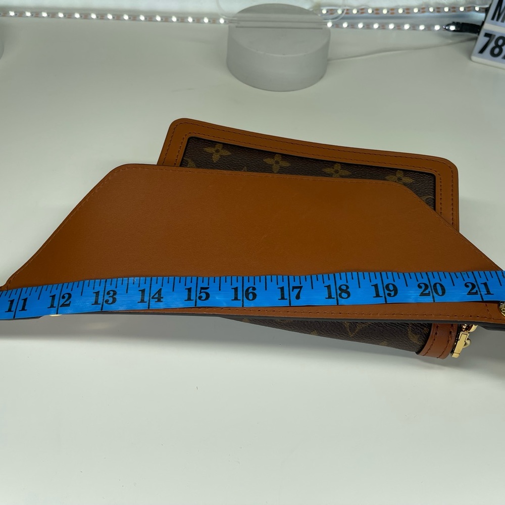 Louis Vuitton belt bag - Picture 10 of 16